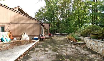 8312 UPPER SPRING Ln, Annandale, VA 22003