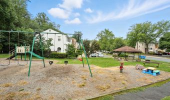 3233 VISCOUNT Ct, Annandale, VA 22003