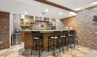 102 Greenhurst Ct, Auburn, IN 46706