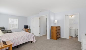 9 Evas Dr, Brookfield, CT 06804