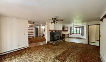8384 N Broadway, Apple River, IL 61001