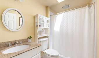 124 Houston Ave, Narragansett, RI 02882