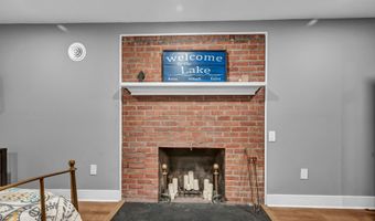 8 Lakeview Rd, Brookfield, CT 06804