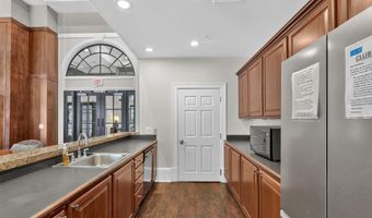 2465 ARMY NAVY Dr 1-202, Arlington, VA 22206