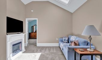 36 Whiting Farm Rd, Branford, CT 06405