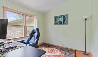 2040 Honey Locust Dr, Algonquin, IL 60102