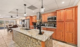 17251 Hollingsworth Rd, Basehor, KS 66007