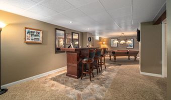 35 Shinnecock Hills Dr, Albany, NY 12205
