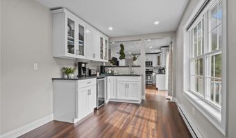 105 Amy Dr, Cranston, RI 02921