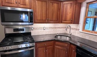 21 E OAK St E, Alexandria, VA 22301