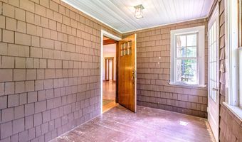 4 Pineway Dr, Auburn, ME 04210