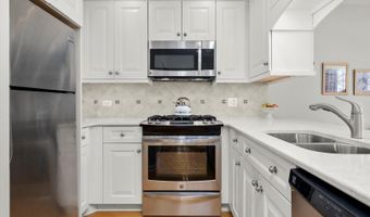 1943 N Charter Point Dr D, Arlington Heights, IL 60004