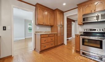 1818 Woodland Dr, Charlotte, NC 28205