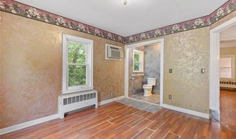 111 White Pkwy, North Smithfield, RI 02896