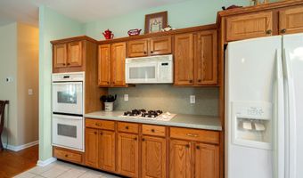 6 MOUNTAIN STREAM Ct, Barnegat, NJ 08005