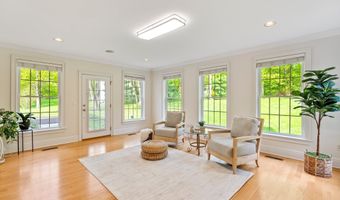64 Warren Gln, Burlington, CT 06013