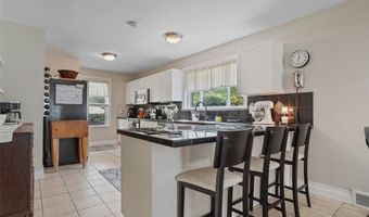 3539 Potts Dr, Akron, OH 44203