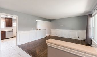 7 N Lincoln Ave, Addison, IL 60101