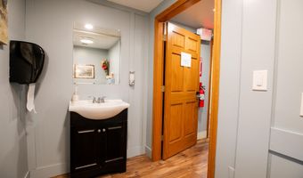 875 Hammond St, Bangor, ME 04401