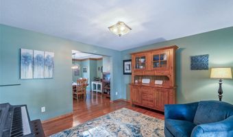 410 Oakwood Ct, Altoona, IA 50009