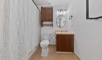 10 Stonyridge Dr, Bayonne, NJ 07035