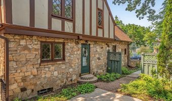 914 Ash St, Baraboo, WI 53913