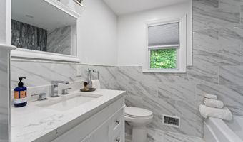 123 Ocean Blvd, Atlantic Highlands, NJ 07716