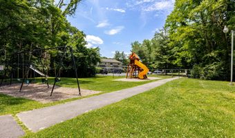 8 Rose Ln 18-10, Danbury, CT 06811