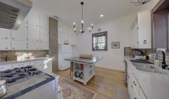 405 W Avenue E, Alpine, TX 79830
