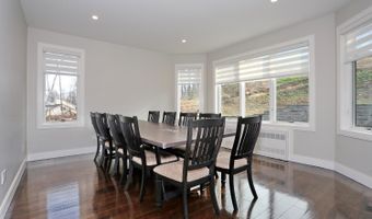 13 Autumn Ct, Airmont, NY 10901