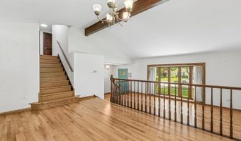3051 N Huntington Dr, Arlington Heights, IL 60004