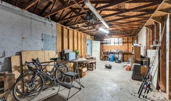 224 W Delta St, Aurora, MO 65605