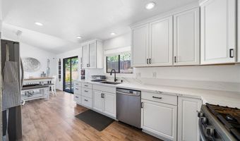 2041 Woodland Gln, Escondido, CA 92027