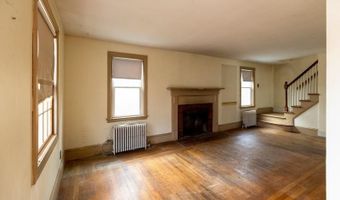 46 Roslyn Ave, Cranston, RI 02910