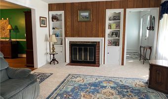 40 Aaron Ave Ave, Bristol, RI 02809