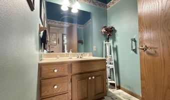 203 Emerald Meadows Dr, Arnolds Park, IA 51331