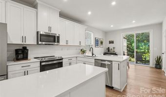 300 Twinflower Ln, Charlotte, NC 28205