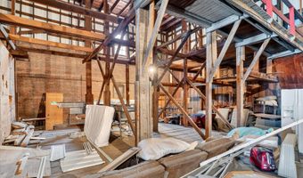 33 W Olive St, Aurora, MO 65605