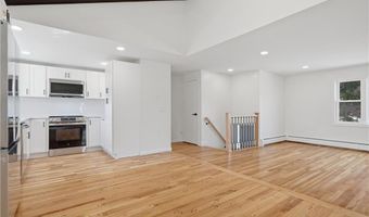25 Stoneham St, Cranston, RI 02920