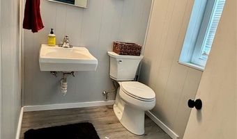 770 Metacom Ave, Bristol, RI 02809