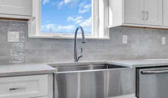 1 Potters Ct, Bayville, NJ 08721