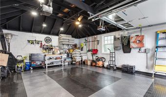21 Bedlow Ave, Newport, RI 02840
