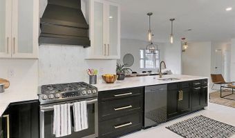2501 CREST St, Alexandria, VA 22302