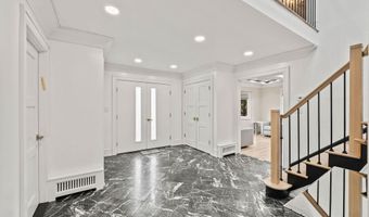 20 Algonquin Cir, Airmont, NY 10952