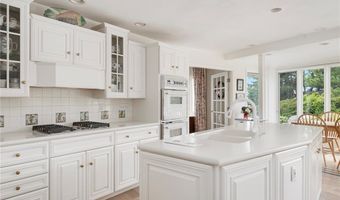4 Mulberry Rd, Bristol, RI 02809