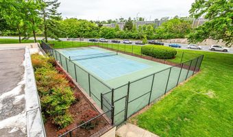 1300 ARMY NAVY Dr 816, Arlington, VA 22202