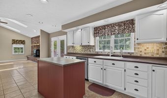 19368 Triple Crown Dr, Abingdon, VA 24211