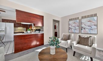 618 Running Creek Dr, Ballwin, MO 63021