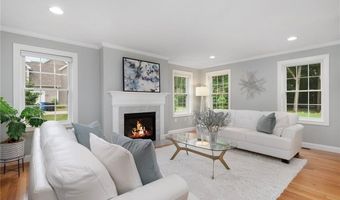 42 E Lantern Rd, Lincoln, RI 02865