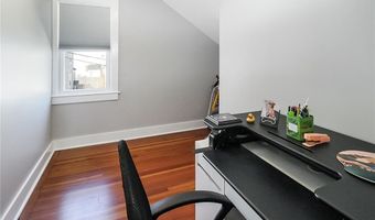 1 Conrad Ct, Newport, RI 02840